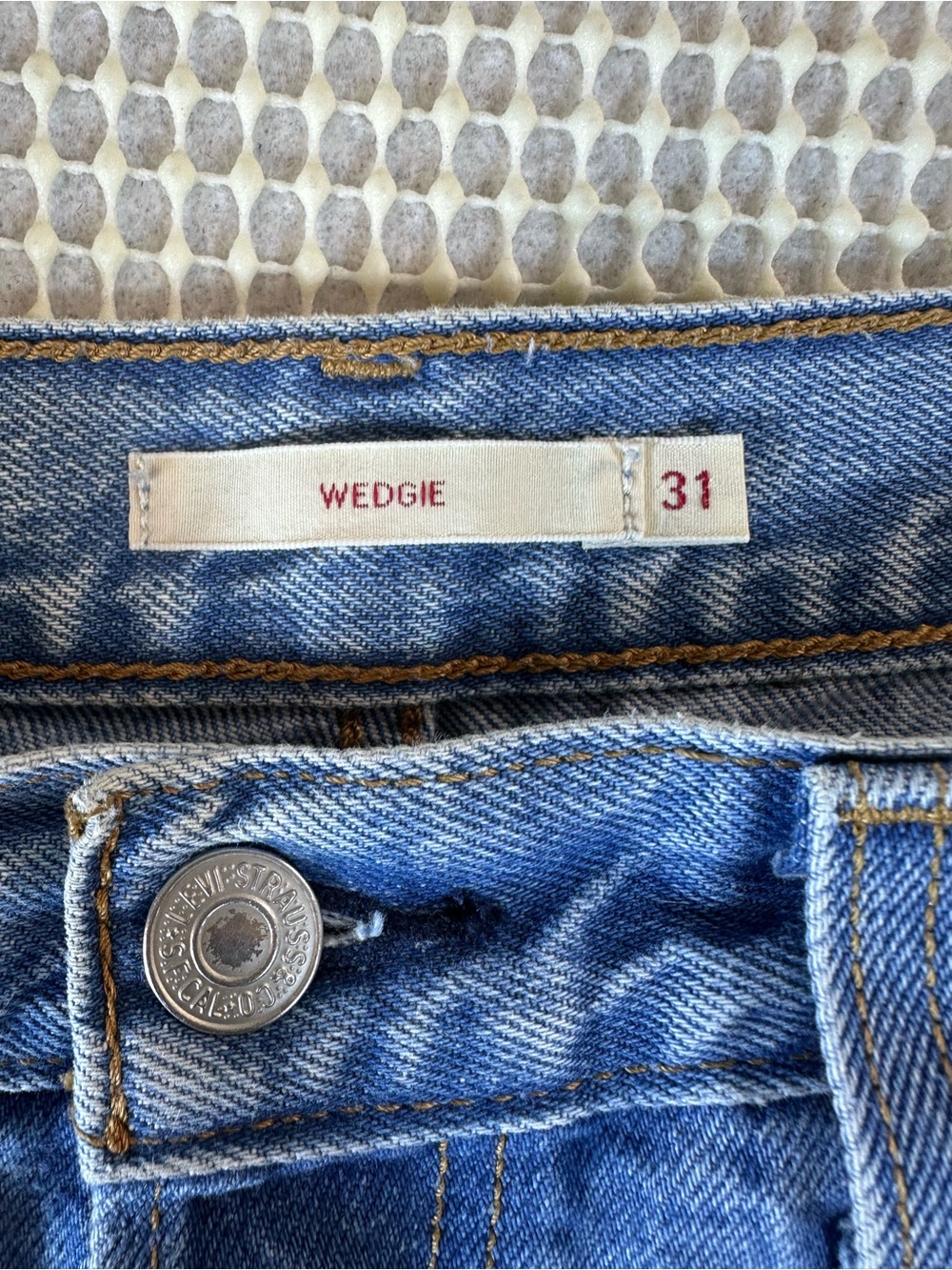 Levi's Wedgie Icon Fit Jeans Wash High Rise Tapered Raw Hem Cotton Size 31 - Picture 9 of 12